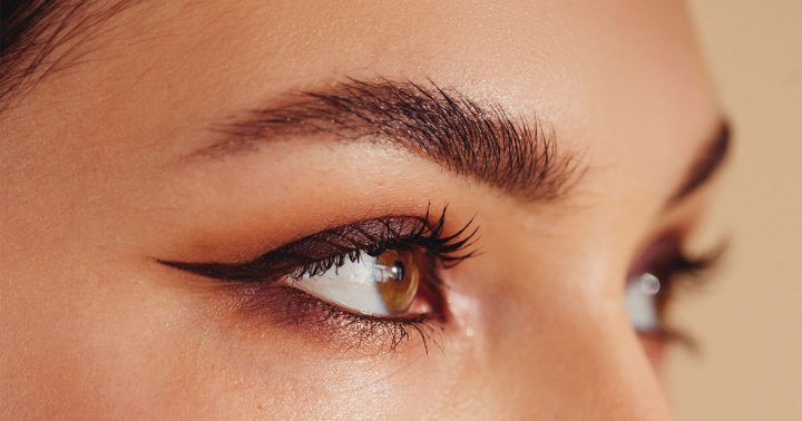 four-dot-eyeliner-trick:-does-it-work?-we-asked-the-experts