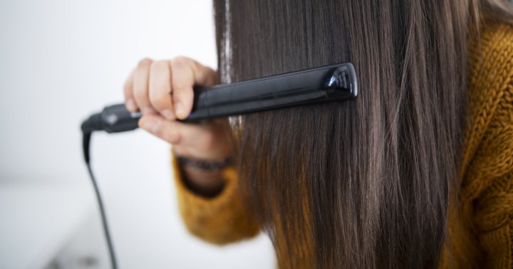 how-to-fix-heat-damaged-hair,-according-to-the-pros