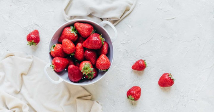 most-people-don't-wash-strawberries-correctly:-try-this-expert-backed-method