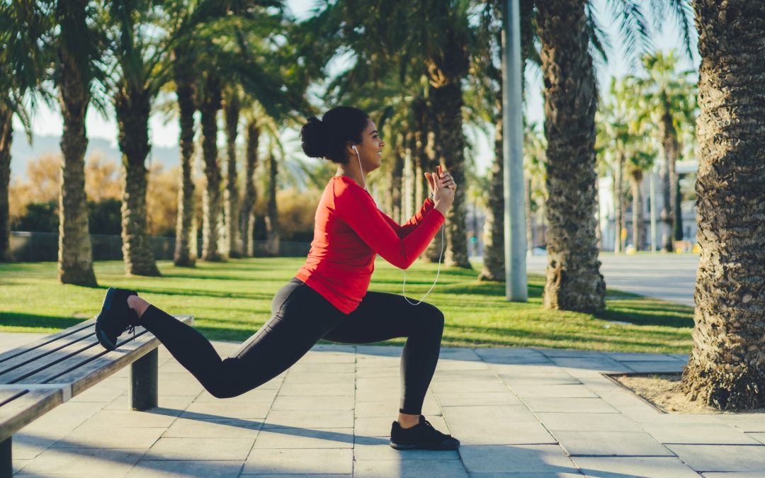 5-moves-you-can-do-with-a-park-bench-to-hit-your-legs,-butt,-and-core