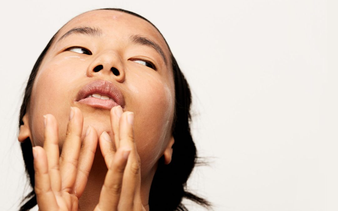 face-tapping-benefits-for-skin-&-how-to-do-it-correctly