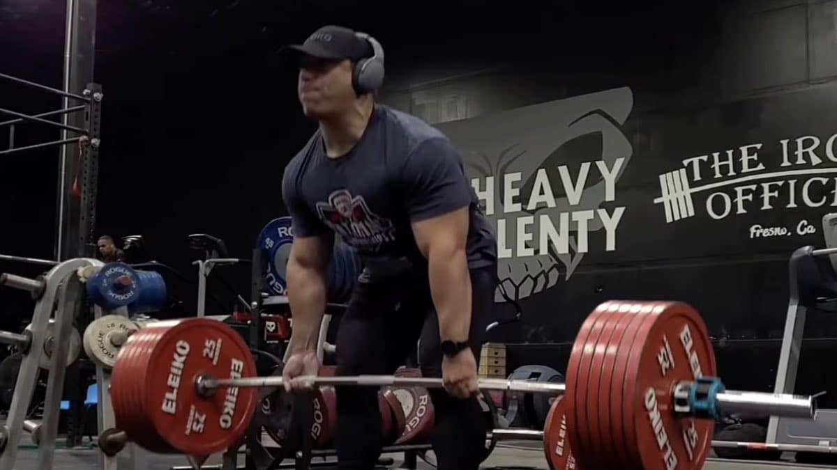 powerlifter-jonathan-cayco-(93kg)-makes-a-707-pound-deadlift-triple-pr-look-easy