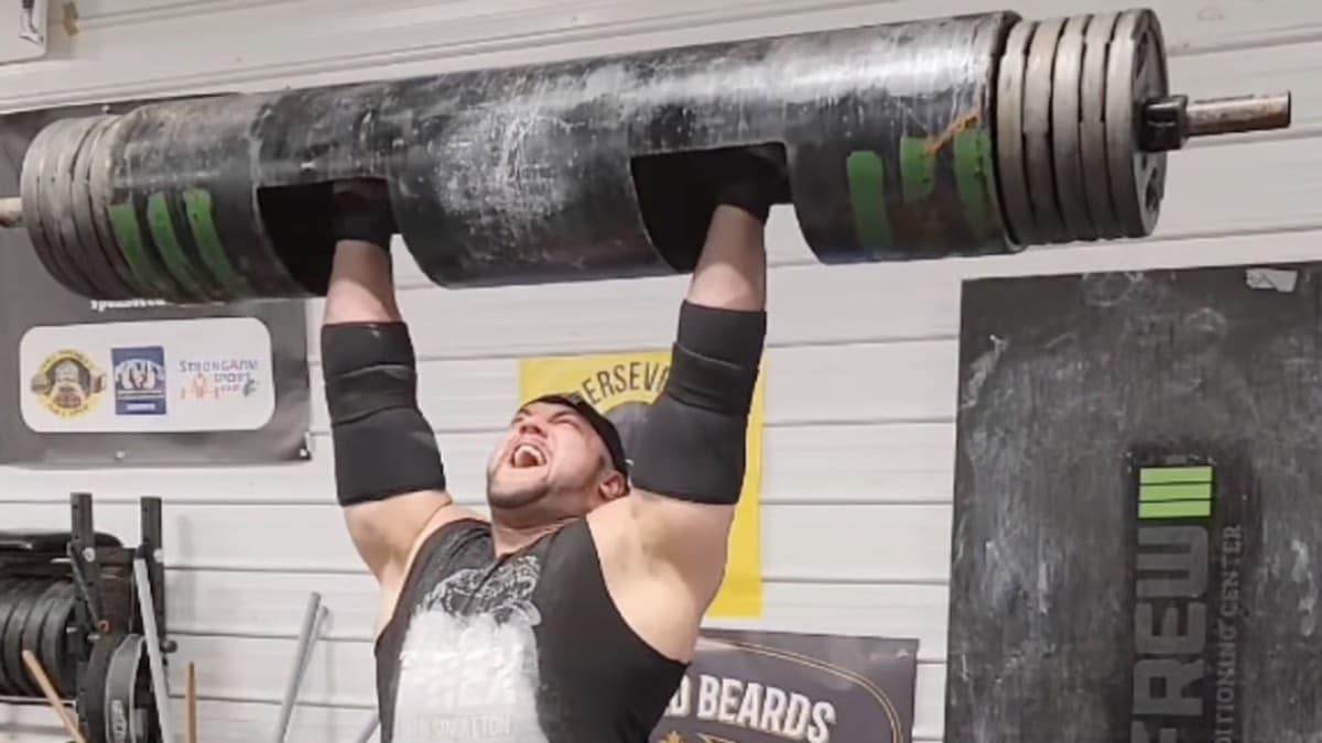 strongman-evan-singleton-log-lifts-185-kilograms-(407-pounds)-after-biceps-injury-–-breaking-muscle