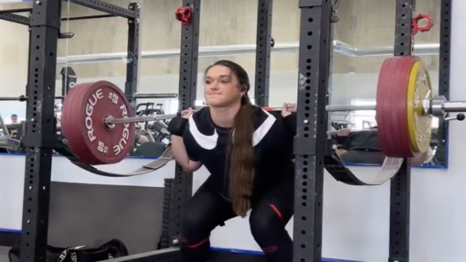 amanda-lawrence-(84kg)-squats-115-kilograms-(25.3-pounds)-more-than-ipf-world-record-in-training-–-breaking-muscle