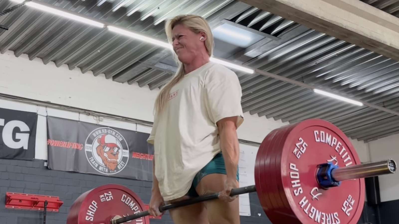 denise-herber-(75kg)-deadlifts-her-all-time-raw-competition-best,-2699-kilograms-(595.2-pounds),-for-2-reps-–-breaking-muscle